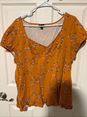 Torrid Women's Mustard Floral V-Neck Short Sleeve Top